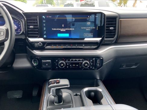 Used 2024 Chevrolet Silverado 1500 High Country w/ Technology Package RWD image 34