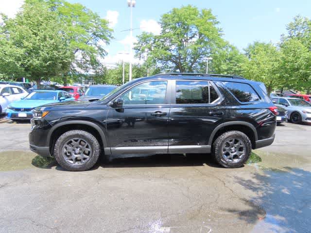 Certified 2025 Honda Pilot TrailSport image 3