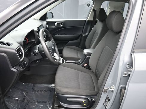 Used 2023 Hyundai Venue SE w/ Cargo Package image 18
