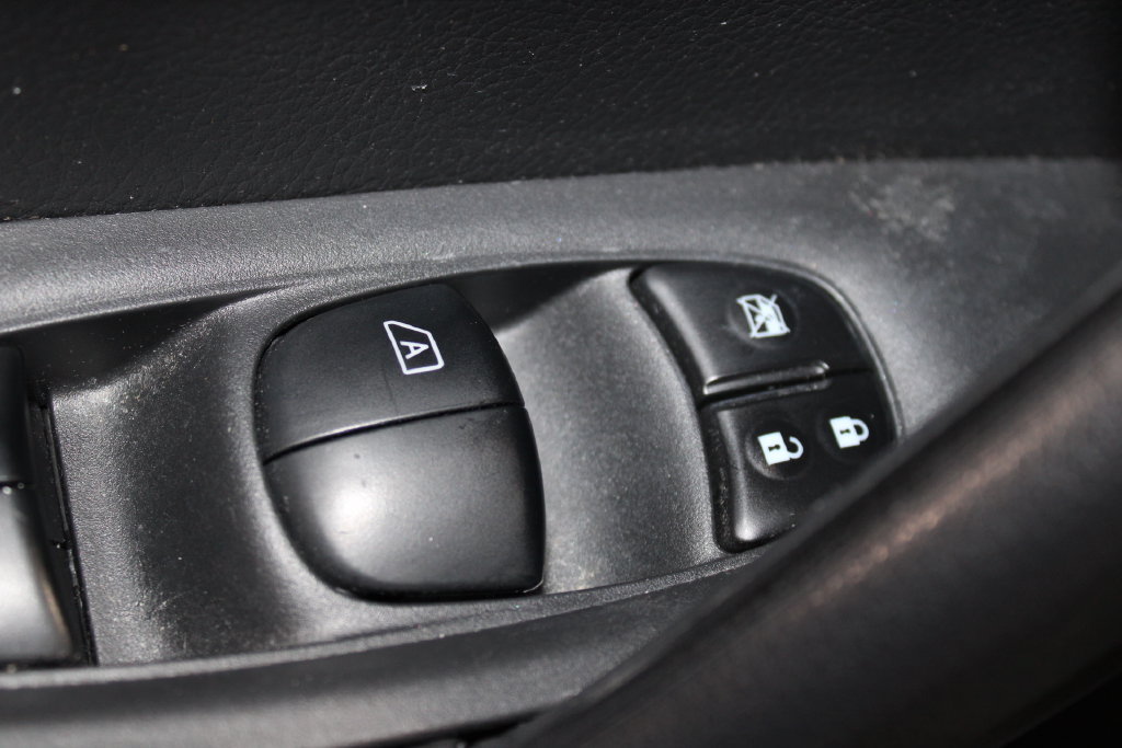 Used 2019 Nissan Rogue Sport SL w/ Premium Package FWD image 40