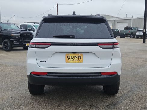 New 2025 Jeep Grand Cherokee Limited image 4