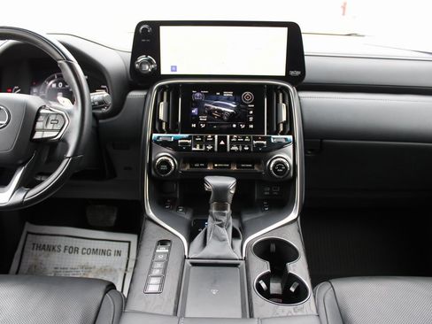 Used 2023 Lexus LX 600 4WD w/ Luxury Package image 31