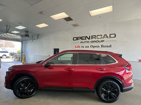 Used 2023 Honda CR-V Sport Touring image 4