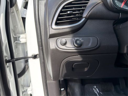 Used 2022 Chevrolet Trax LT w/ Sport Edition image 18