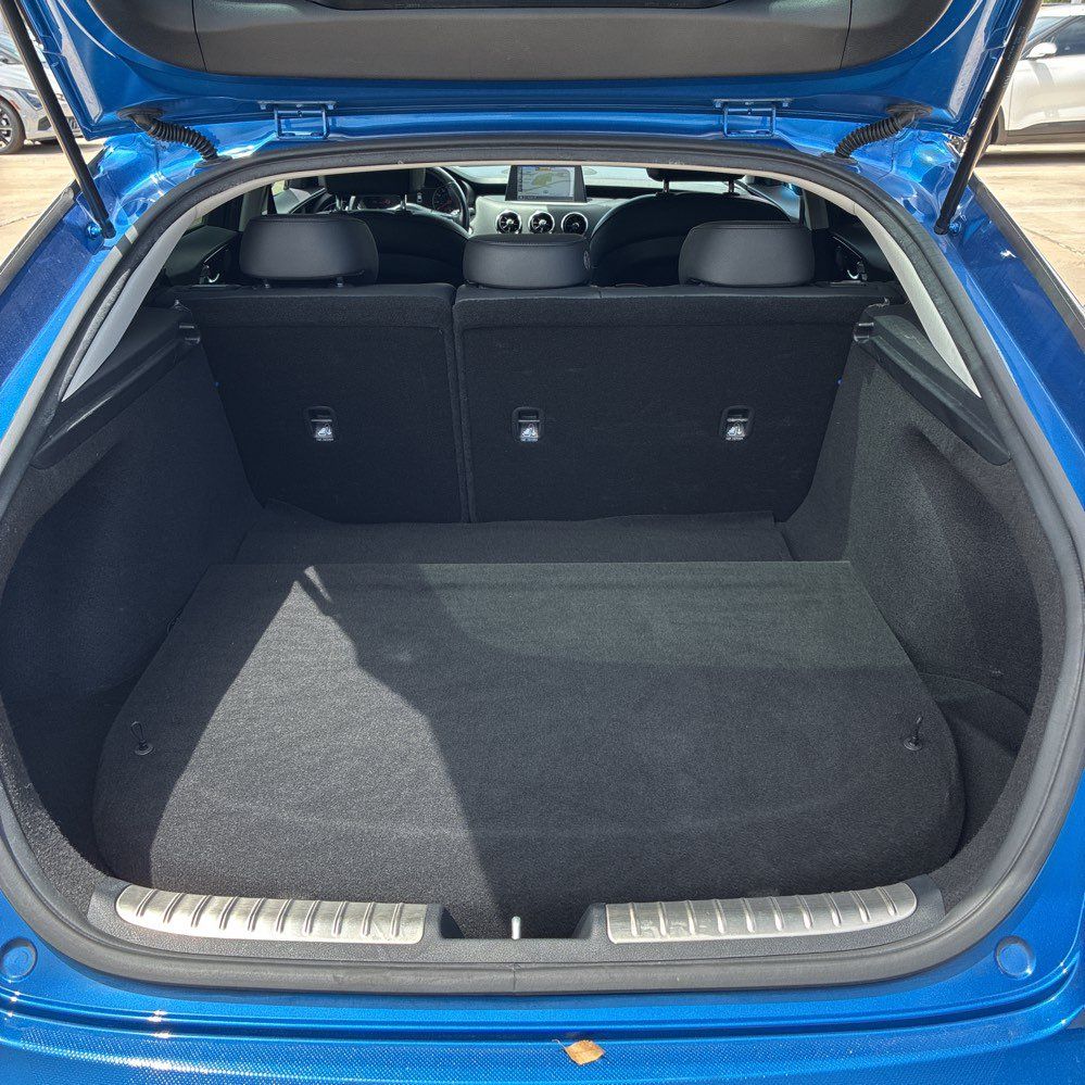 Used 2018 Kia Stinger Premium RWD image 14