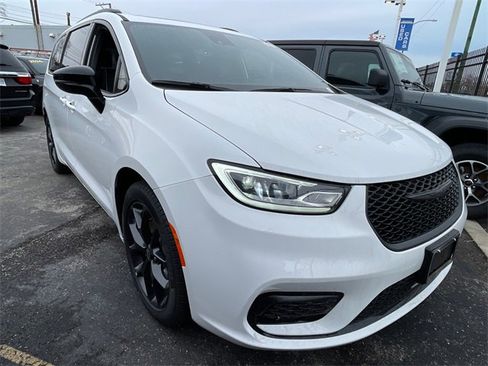 New 2026 Chrysler Pacifica Limited w/ S Appearance Package image 7