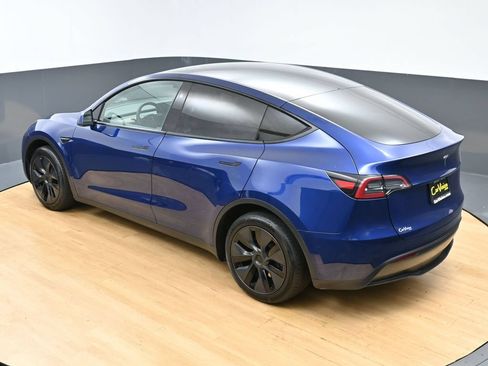 Used 2025 Tesla Model Y Long Range RWD image 47