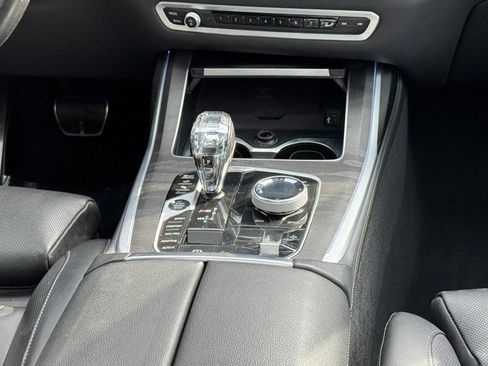 Used 2021 BMW X7 M50i w/ Dynamic Handling Package image 16