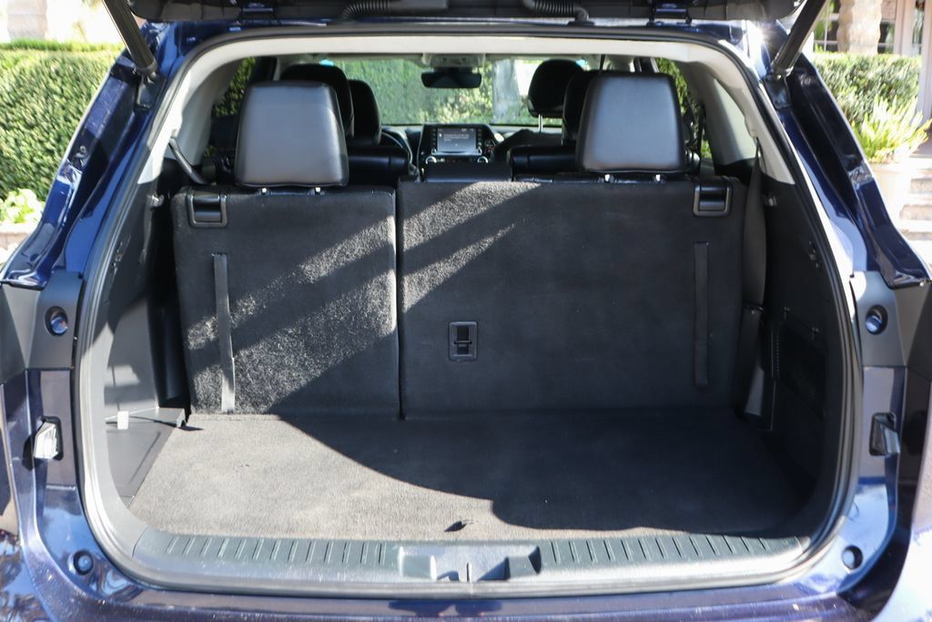 Used 2022 Toyota Highlander XLE FWD image 8
