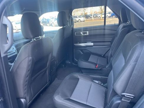 Used 2023 Ford Explorer XLT image 14