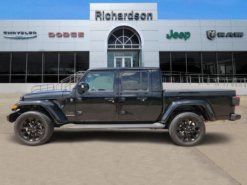 Used 2023 Jeep Gladiator Overland AWD/4WD image 3