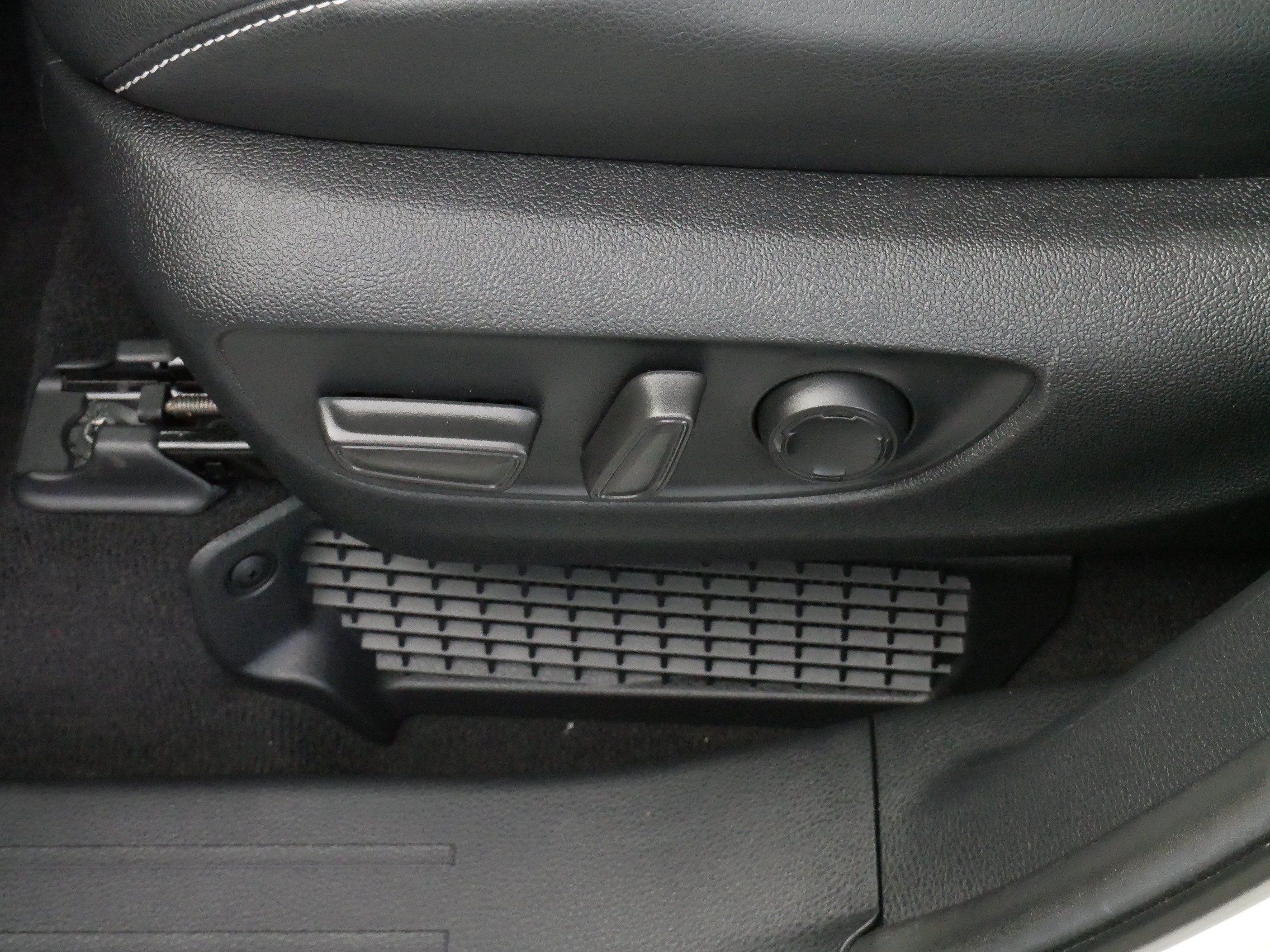 Certified 2026 Toyota Sienna XSE FWD image 20