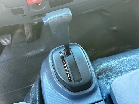 Used 2018 Isuzu NPR HD image 16