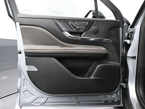 Used 2024 Lincoln Corsair Reserve image 18