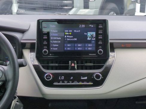 Used 2021 Toyota Corolla LE FWD image 17