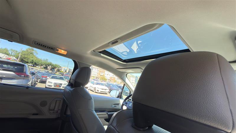 Used 2021 Toyota Sienna XLE AWD/4WD image 21