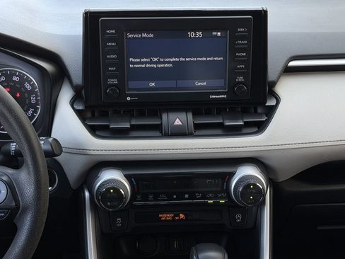 Used 2020 Toyota RAV4 XLE w/ Carpet Mat Package FWD image 17