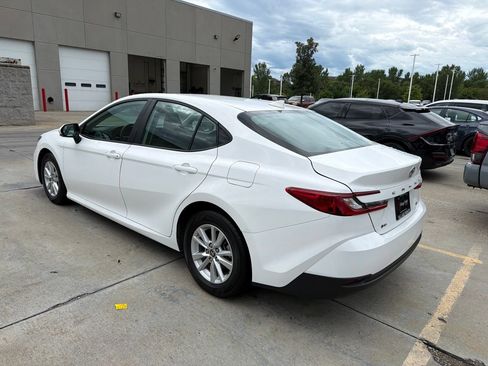 Used 2025 Toyota Camry LE FWD image 5