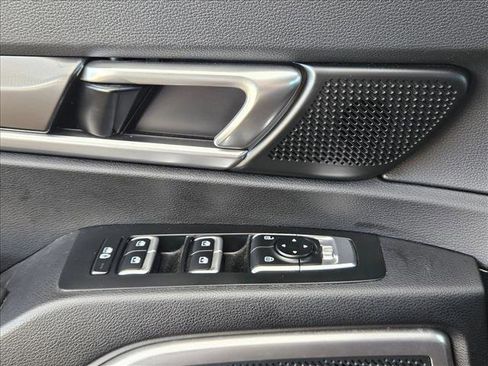 Used 2024 Kia Telluride S w/ S Sunroof Package image 9