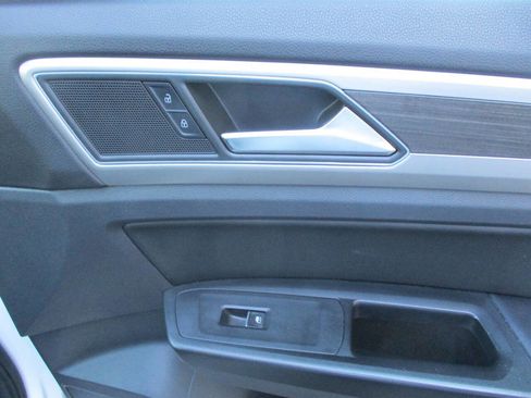 Used 2019 Volkswagen Atlas SE image 33