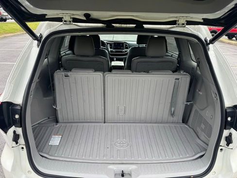 Used 2018 Toyota Highlander Limited Platinum image 9