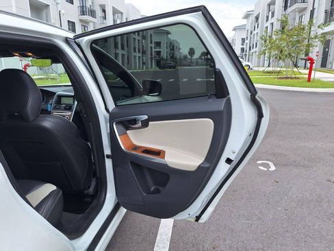 Used 2015 Volvo XC60 T6 Platinum FWD image 33