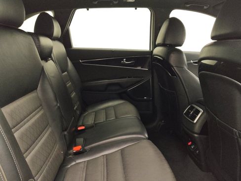 Used 2019 Kia Sorento SX image 19