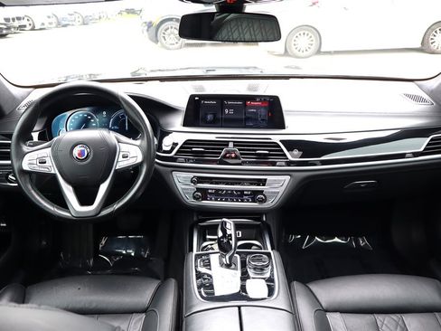 Used 2018 BMW 750i xDrive AWD/4WD image 12