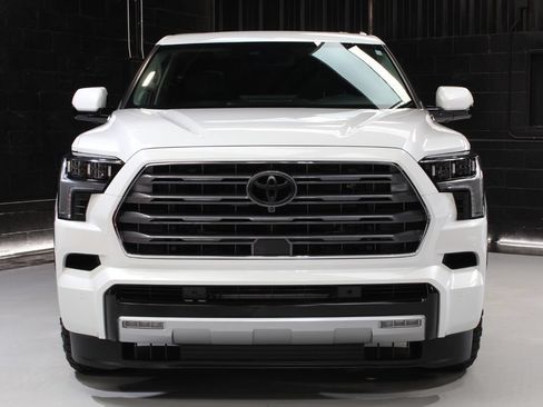 Used 2024 Toyota Sequoia Limited w/ Tow Technology Package AWD/4WD image 5