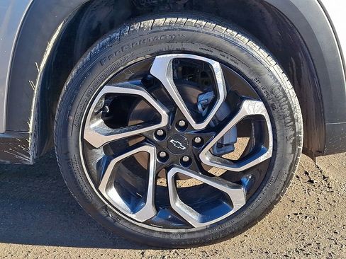 Used 2024 Chevrolet Trax RS image 32