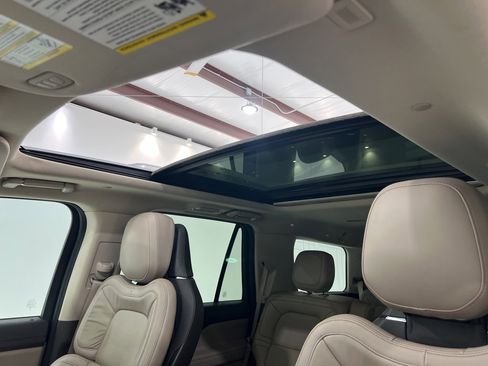 Used 2023 Lincoln Navigator Reserve image 18