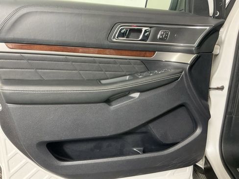 Used 2018 Ford Explorer Platinum image 19