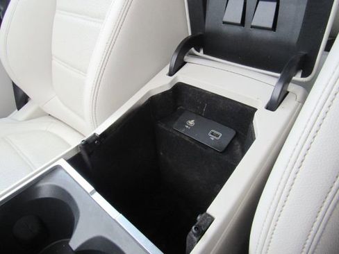 Used 2022 Jaguar E-PACE SE image 51