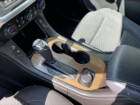 Used 2019 GMC Acadia SLE w/ Driver Alert Package I image 16