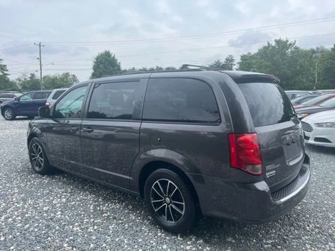 Used 2018 Dodge Grand Caravan GT image 3