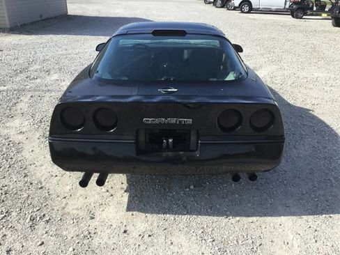 Used 1987 Chevrolet Corvette Coupe RWD image 4