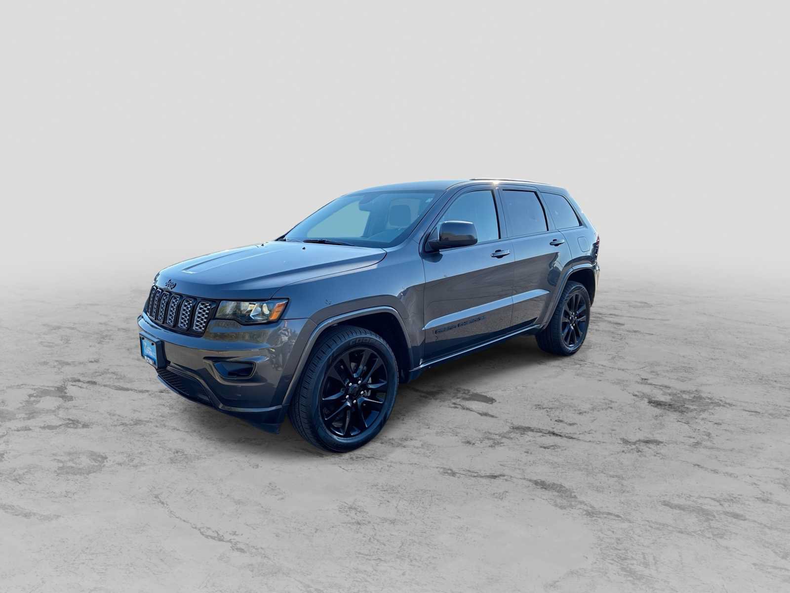 Used 2018 Jeep Grand Cherokee Altitude AWD/4WD image 4