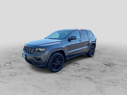 Used 2018 Jeep Grand Cherokee Altitude AWD/4WD image 4