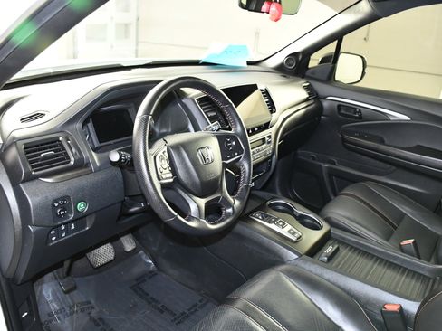 Certified 2022 Honda Passport TrailSport image 2