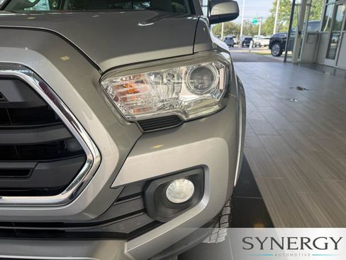 Used 2019 Toyota Tacoma SR5 RWD image 10