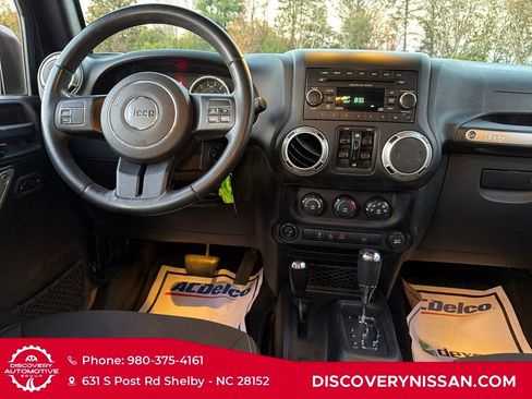 Used 2016 Jeep Wrangler Unlimited Sahara image 27