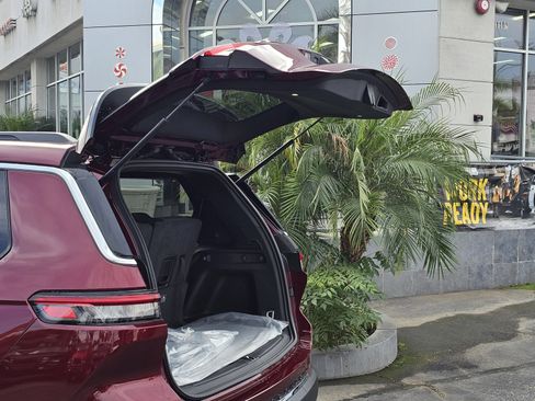 New 2025 Jeep Grand Cherokee L Laredo image 8