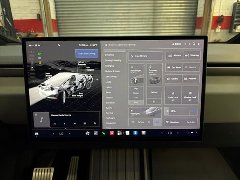 Used 2025 Tesla Cybertruck AWD Crew Cab image 19