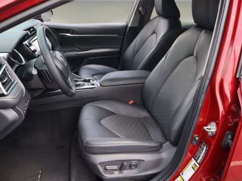 Certified 2018 Toyota Camry XSE FWD image 11