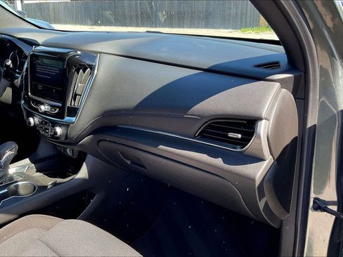 Used 2022 Chevrolet Traverse LT FWD image 21