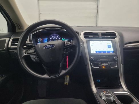 Used 2020 Ford Fusion SE FWD image 22