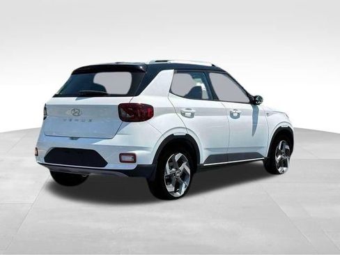 New 2025 Hyundai Venue Limited image 31