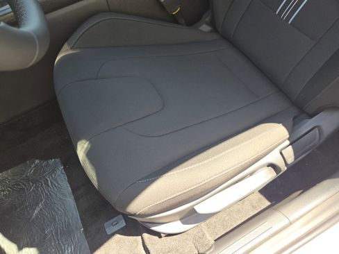 New 2025 Hyundai Elantra SEL image 13