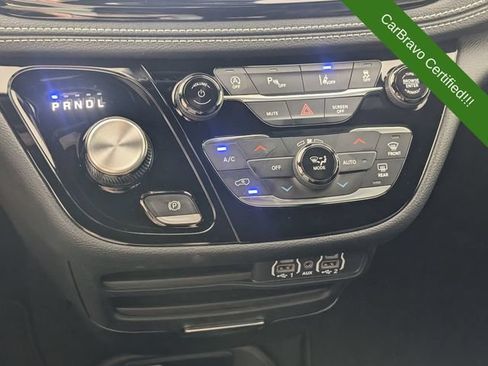 Used 2025 Chrysler Pacifica Select FWD image 22
