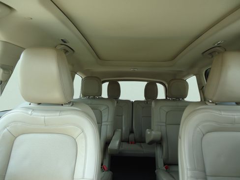 Used 2021 Lincoln Aviator Grand Touring w/ Elements Package Plus AWD/4WD image 31